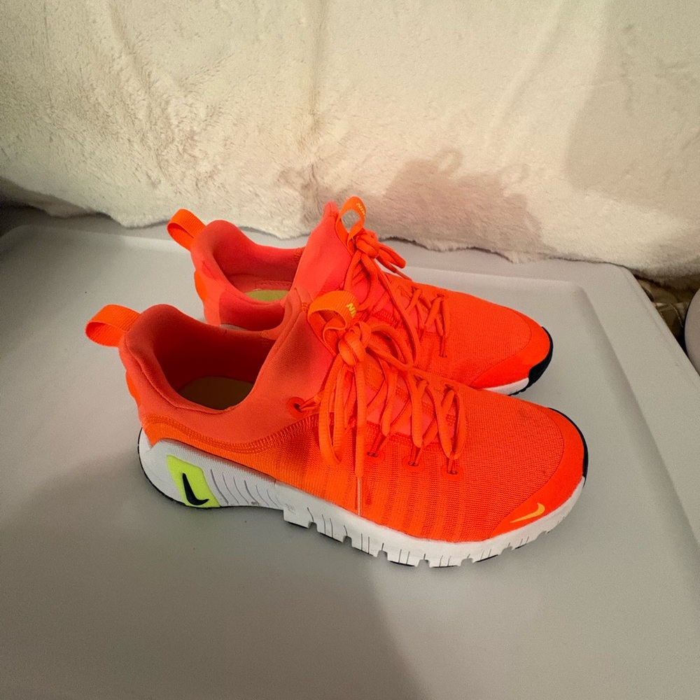 Nike Netcon orange women’s sneakers 9.5 bright orange like new worn once